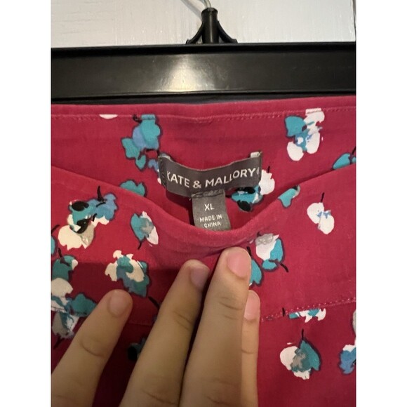 Kate & Mallory Pants Red Print Stretch Canvas Pull On Tapered Leg Plus XL New - Picture 3 of 8